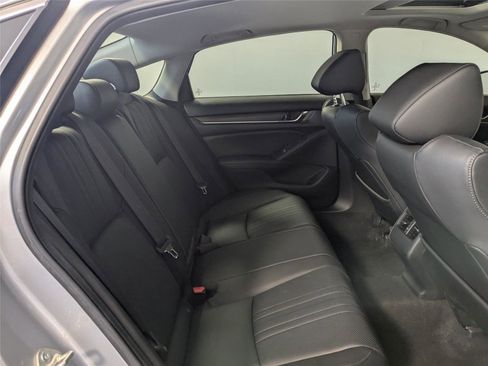 Used 2020 Honda Accord Touring image 3