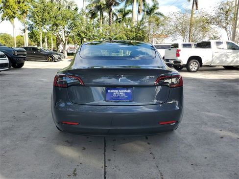 Used 2023 Tesla Model 3 Standard Range image 3