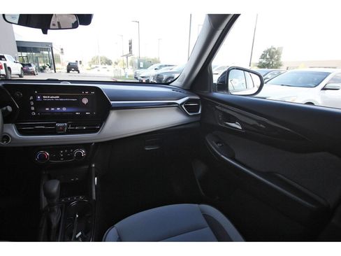 Used 2024 Chevrolet TrailBlazer LT w/ Driver Confidence Package FWD image 13