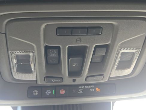 Used 2025 GMC Sierra 3500 Denali w/ Denali Reserve Package AWD/4WD image 23