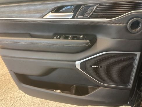 Used 2024 Jeep Wagoneer Series III image 8