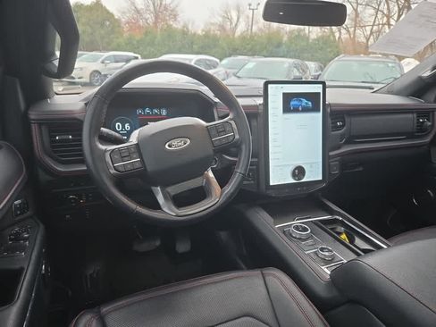 Used 2023 Ford Expedition Limited image 12