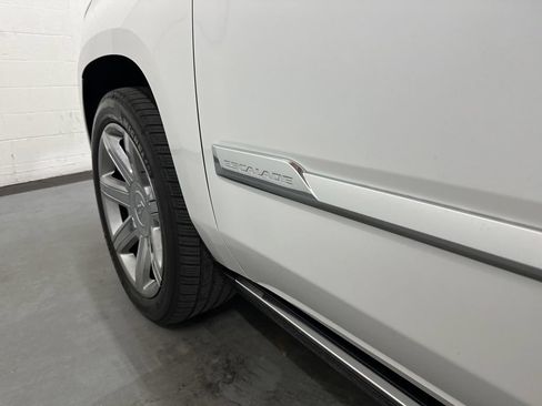 Used 2016 Cadillac Escalade Premium RWD image 18