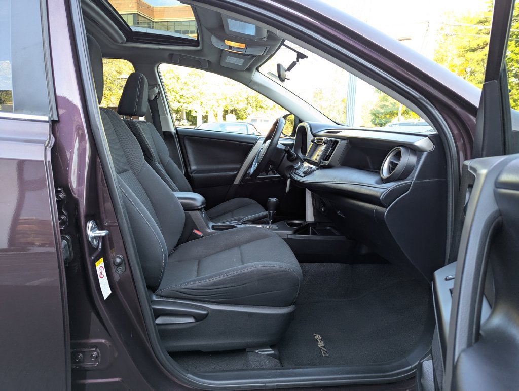 Used 2016 Toyota RAV4 XLE AWD/4WD image 32