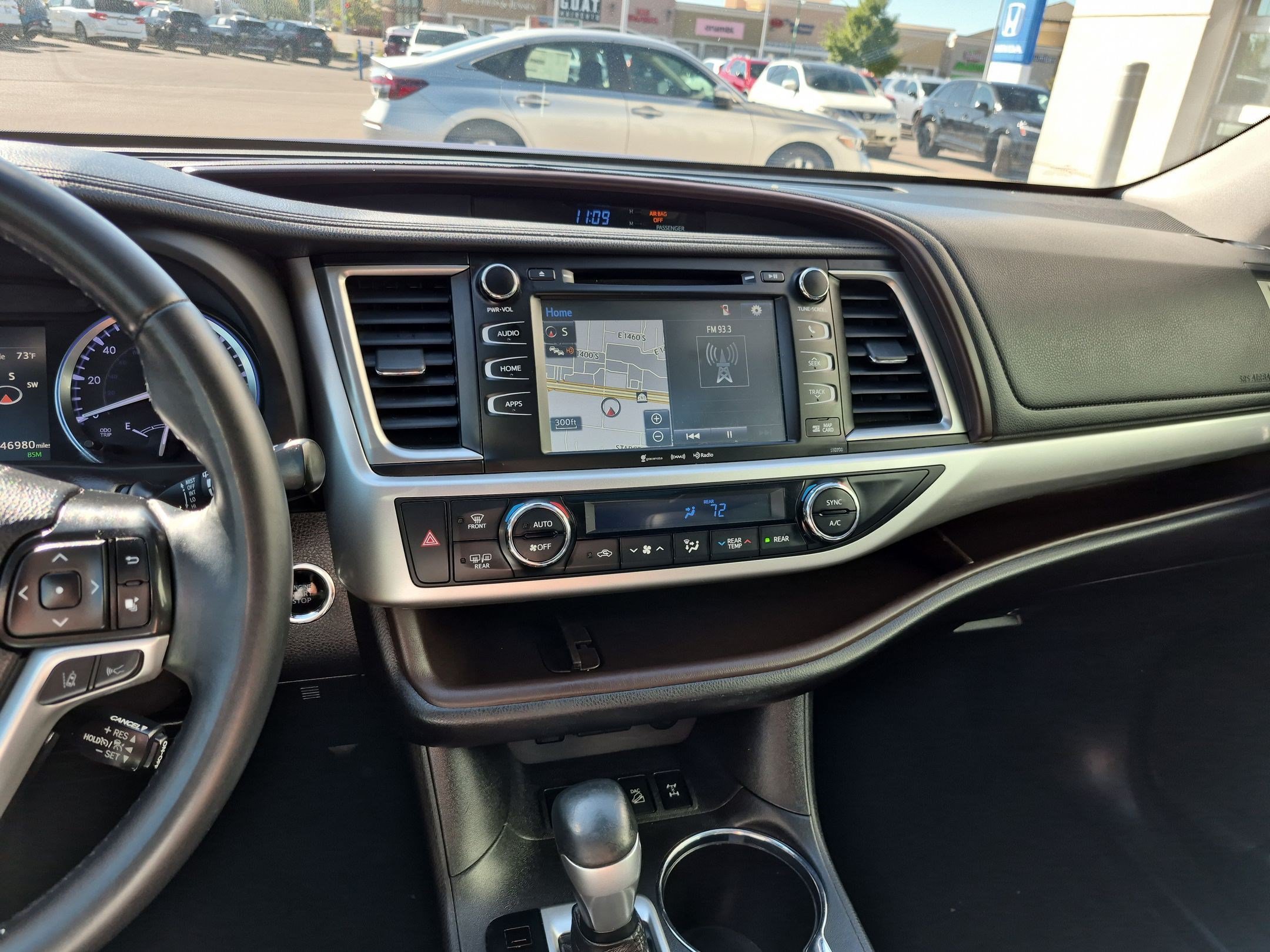 Used 2019 Toyota Highlander XLE AWD/4WD image 28