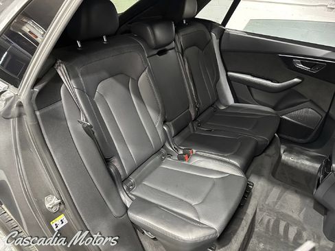 Used 2019 Audi Q8 Prestige w/ Luxury Package AWD/4WD image 13