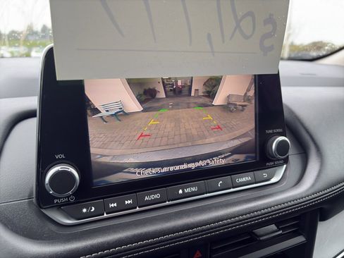 Used 2024 Nissan Rogue S image 11