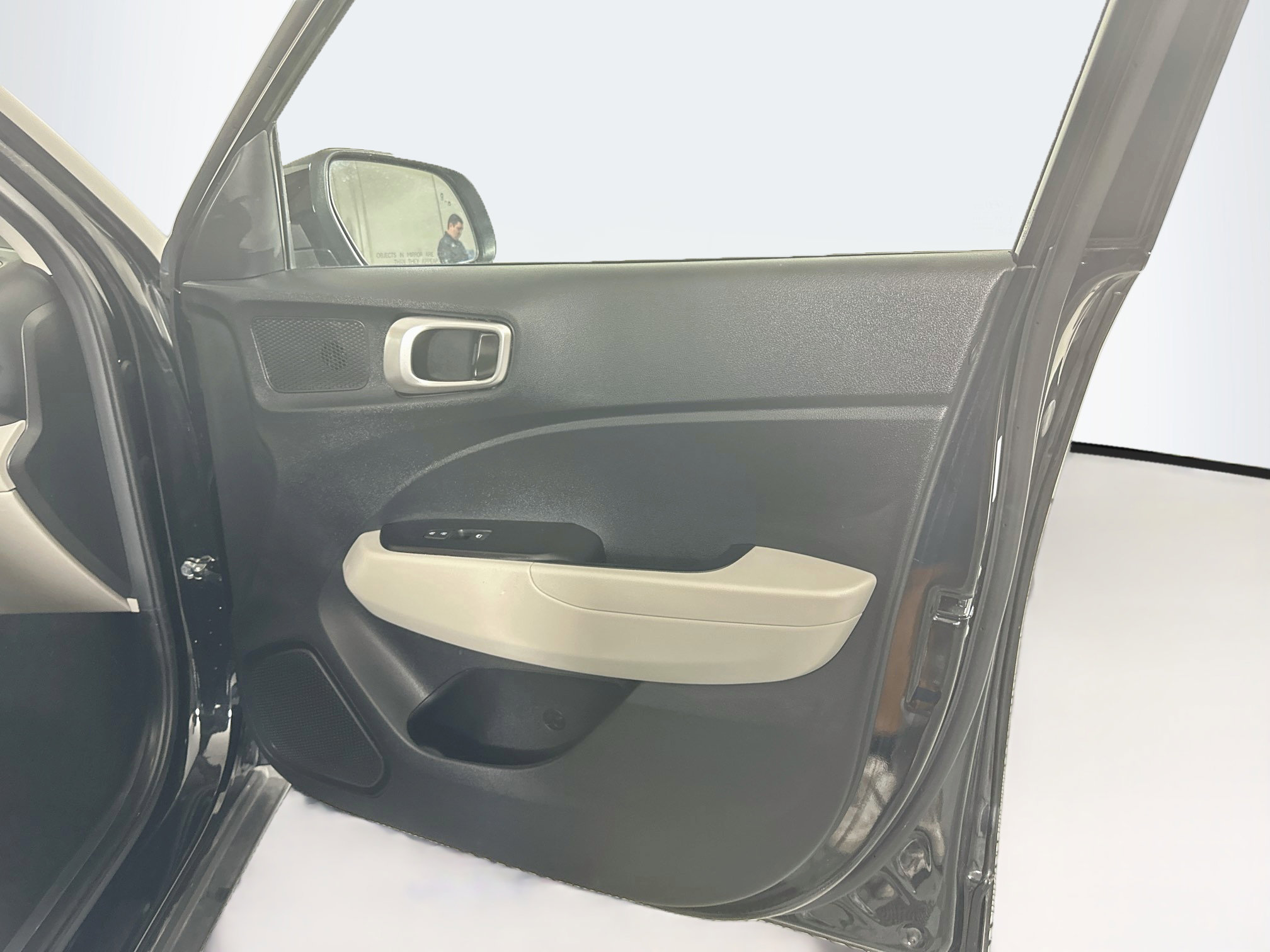 Used 2025 Hyundai Venue SEL FWD image 31