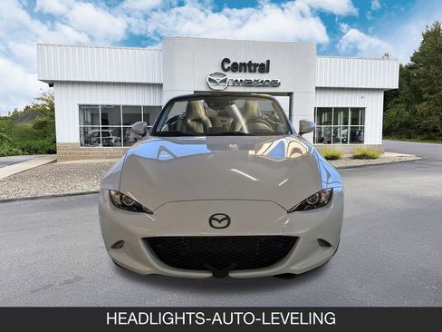 Used 2018 MAZDA MX-5 Miata Grand Touring image 2