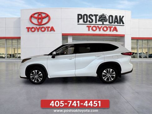 Used 2022 Toyota Highlander XLE AWD/4WD image 5