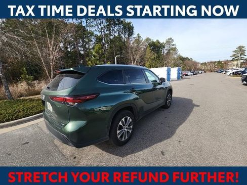 Used 2024 Toyota Highlander XLE image 11