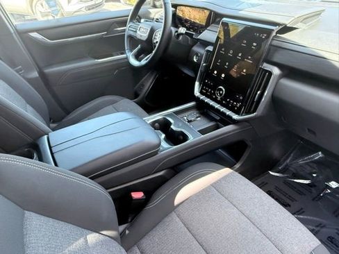 Used 2025 GMC Acadia Elevation image 37