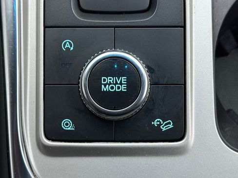 Used 2022 Ford Explorer XLT w/ Equipment Group 202A image 27