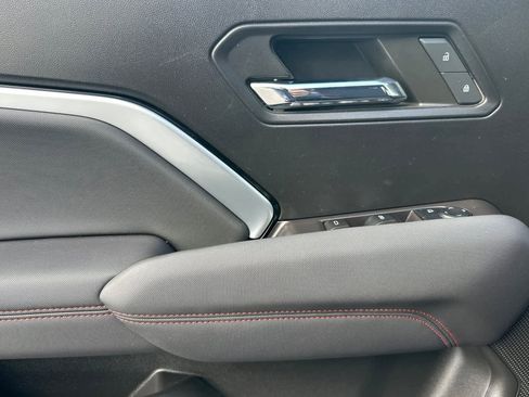 Used 2024 Chevrolet Colorado Z71 w/ Z71 Convenience Package 2 image 12