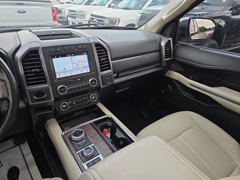 Used 2019 Ford Expedition Platinum AWD/4WD image 32