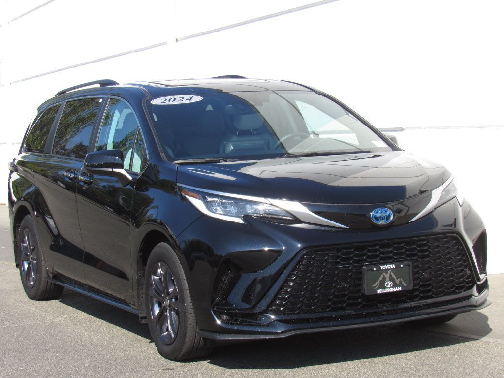 Used 2024 Toyota Sienna XSE AWD/4WD image 2