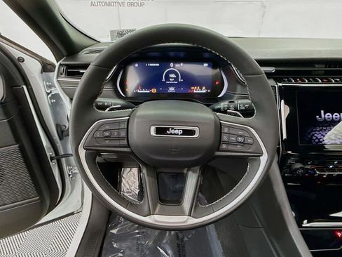 Used 2024 Jeep Grand Cherokee L Altitude AWD/4WD image 13