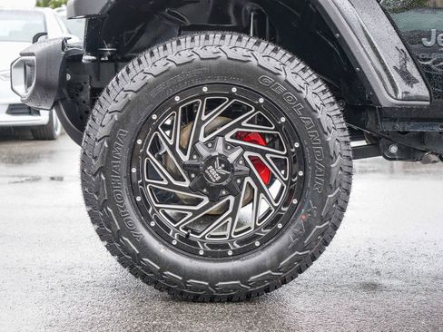 Used 2023 Jeep Gladiator Sport image 10