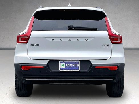 Certified 2023 Volvo XC40 B5 Plus w/ Climate Package image 5