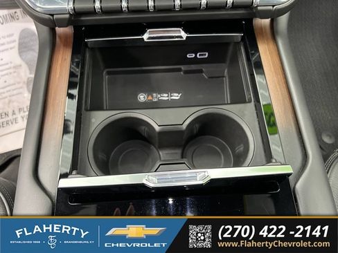 Used 2025 GMC Yukon XL Denali AWD/4WD image 30