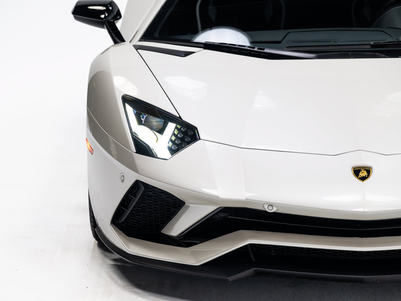 Used 2018 Lamborghini Aventador S AWD/4WD image 16