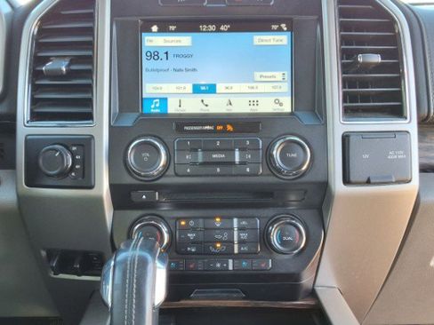 Used 2018 Ford F150 Lariat image 18