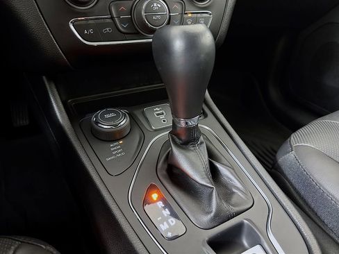 Used 2021 Jeep Cherokee Latitude Lux w/ Comfort/Convenience Group image 16