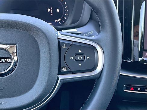 Used 2025 Volvo XC60 B5 Core image 21