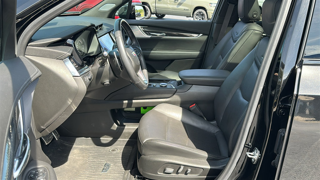 Used 2024 Cadillac XT6 Sport w/ Technology Package AWD/4WD image 16