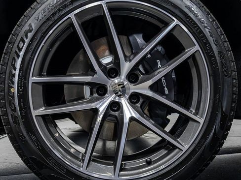 Certified 2025 Porsche Macan image 25