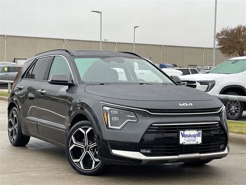 Used 2024 Kia Niro SX Touring image 2