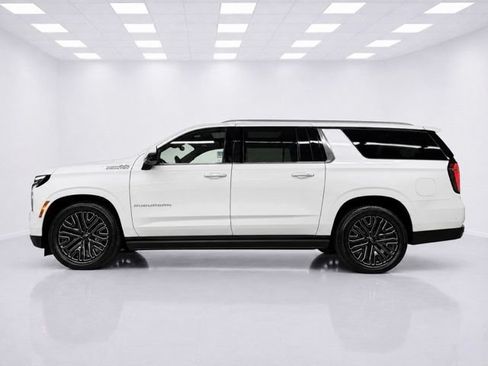 Used 2026 Chevrolet Suburban High Country AWD/4WD image 4