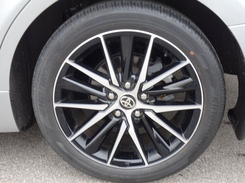Used 2021 Toyota Camry SE w/ Convenience Package FWD image 24