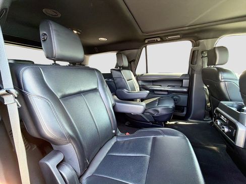 Used 2020 Ford Expedition XLT w/ Equipment Group 202A RWD image 20