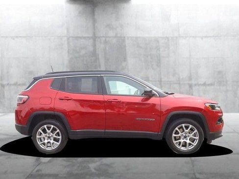 Used 2025 Jeep Compass Limited AWD/4WD image 5