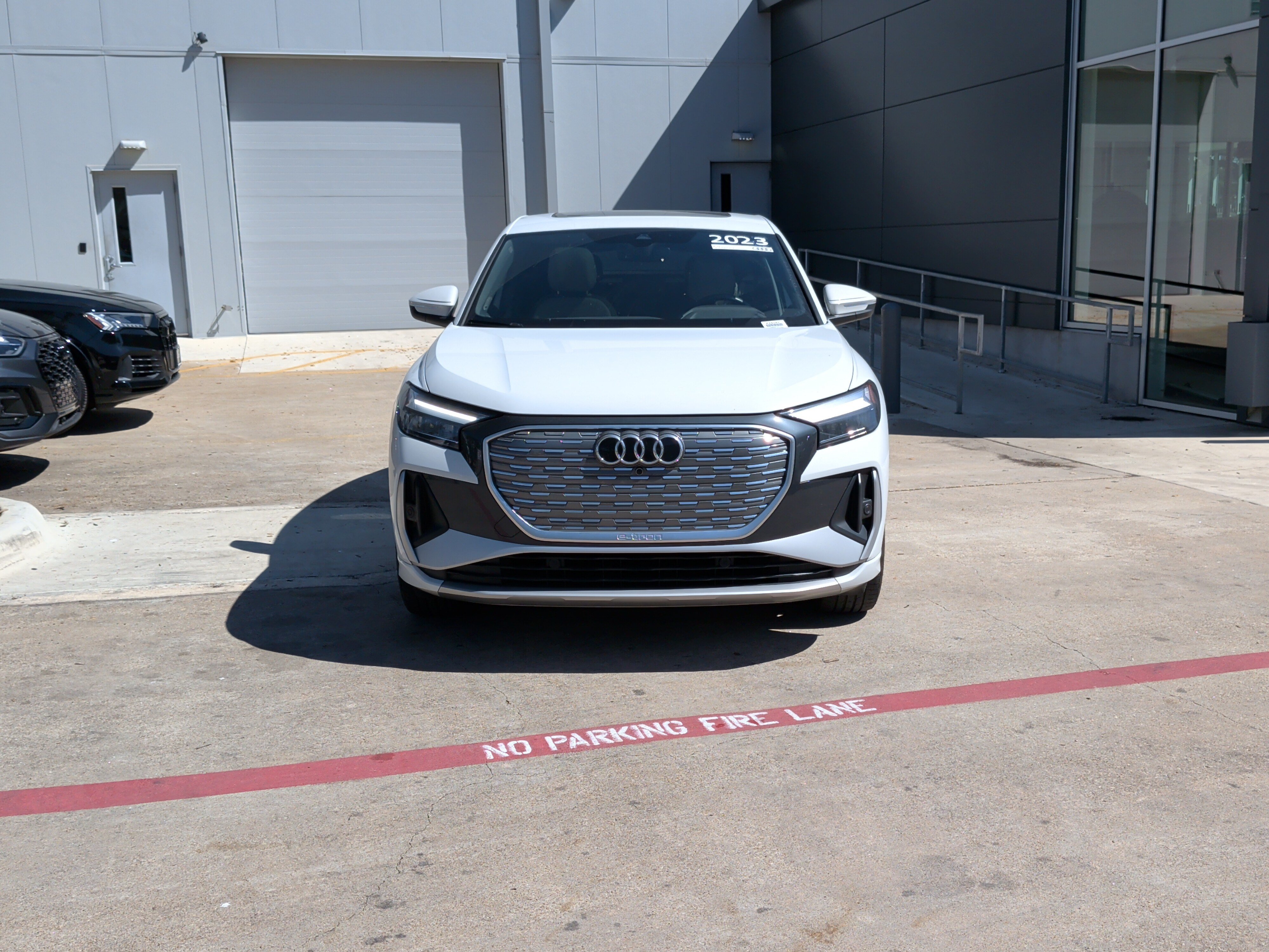 Used 2023 Audi Q4 e-tron Premium Plus w/ Premium Plus AWD/4WD image 3