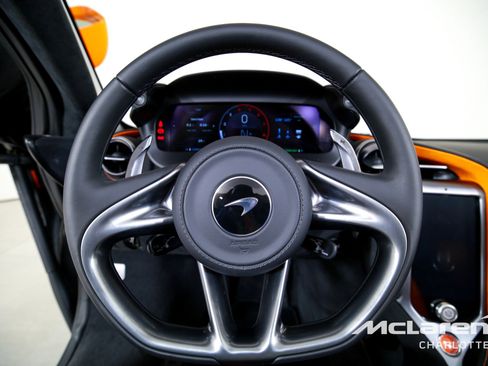 Used 2026 McLaren 750S Spider RWD image 15