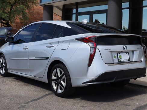 Used 2016 Toyota Prius Three Touring image 9
