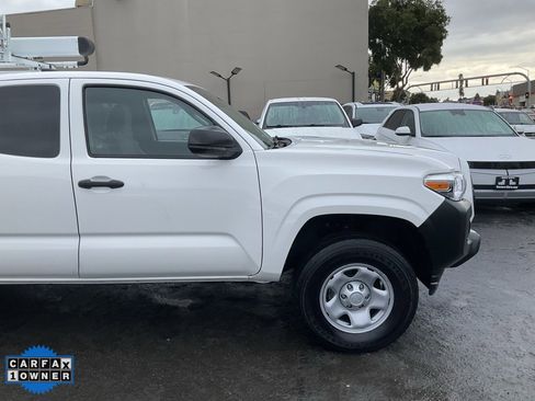 Used 2022 Toyota Tacoma SR image 3