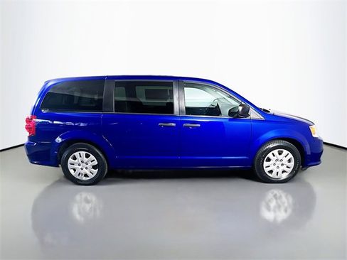 Used 2019 Dodge Grand Caravan SE w/ UConnect Hands-Free Group image 8