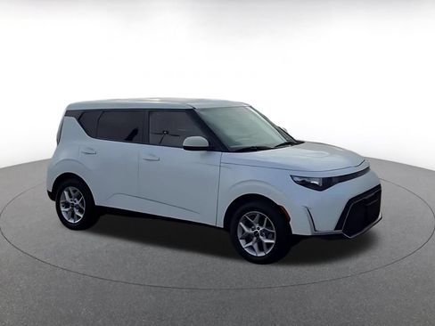 Used 2025 Kia Soul LX w/ LX Technology Package FWD image 2