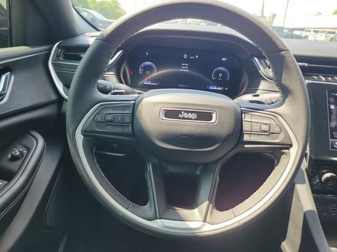 Used 2024 Jeep Grand Cherokee Altitude AWD/4WD image 10