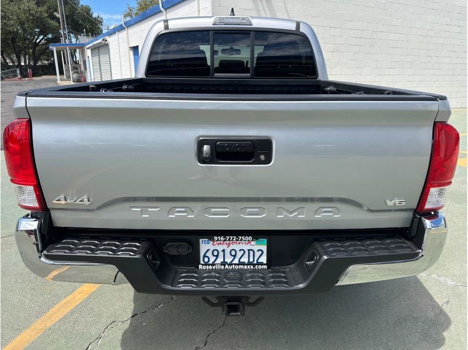 Used 2017 Toyota Tacoma SR5 w/ Tow Package AWD/4WD image 7