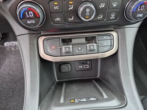 Used 2022 GMC Acadia Denali w/ Denali Ultimate Package FWD image 29