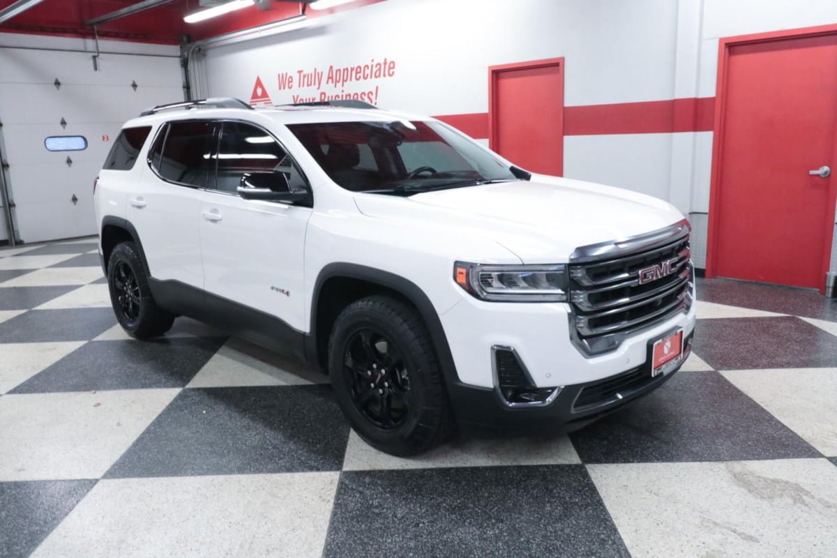 Used 2023 GMC Acadia AT4 w/ Technology Package AWD/4WD image 4