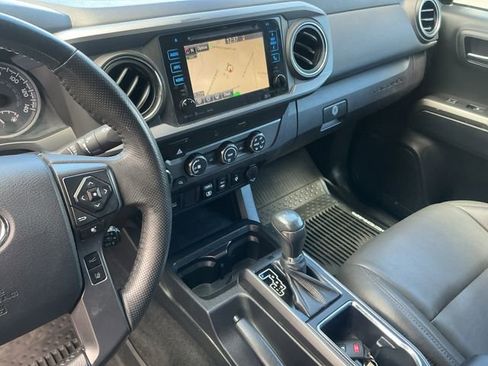 Used 2019 Toyota Tacoma TRD Sport AWD/4WD image 25