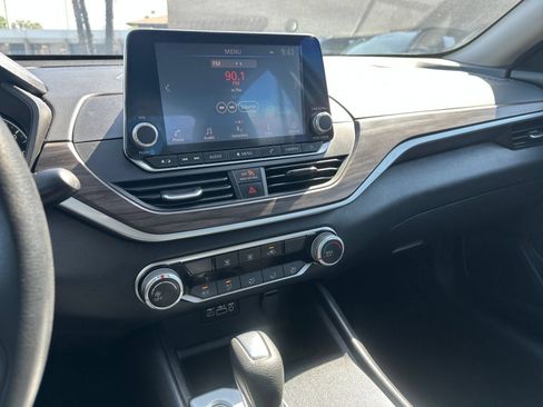 Used 2025 Nissan Altima 2.5 SV FWD image 16