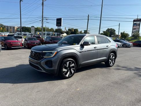 Used 2024 Volkswagen Atlas Cross Sport SE AWD/4WD image 3