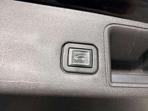 Used 2022 GMC Terrain SLT image 23