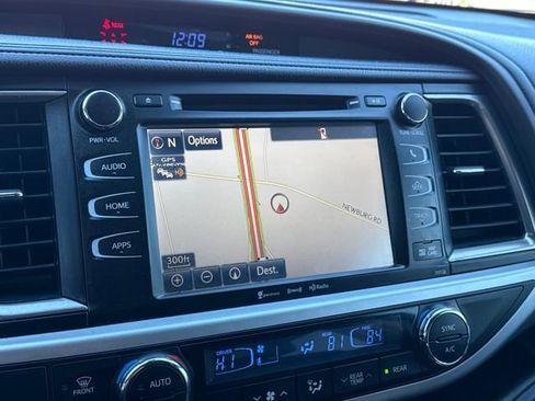 Used 2018 Toyota Highlander XLE image 21